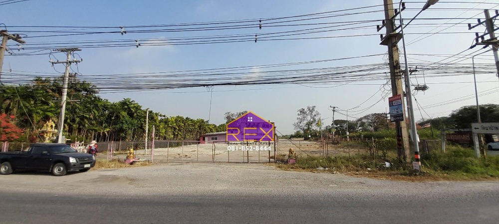 For RentLandPathum Thani,Rangsit, Thammasat : Land for rent 6 rai, Lam Luk Ka Road, next to the beautiful canal, near the ring road.