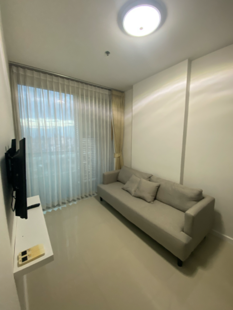 For RentCondoSapankwai,Jatujak : The best price is only 16,000 baht. The room is up to 39 sq.w., the room is high, the view is not blocked. 1 Bedrrom 1 Bathroom 