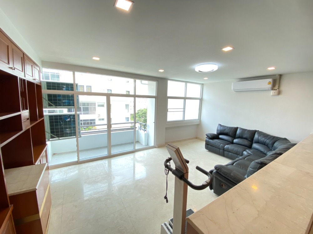 For RentCondoSathorn, Narathiwat : Pet Friendly @Sathorn ( 3 Bed 175 Sqm) 55,000 THB Negotiable