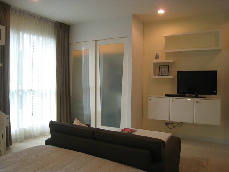 For RentCondoWitthayu, Chidlom, Langsuan, Ploenchit : Good price, good location, in good condition, The Address Chidlom in the heart of Bangkok, large studio 42 sq m, only 20,000 baht.