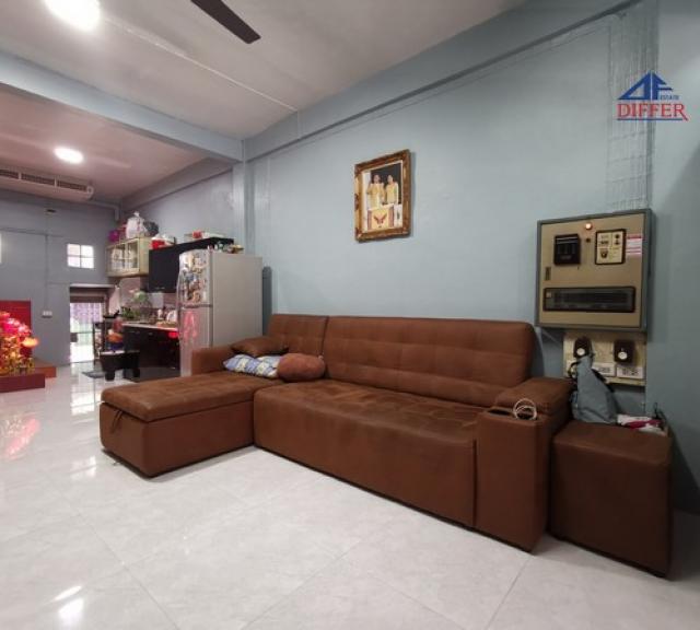 For SaleShop HouseOnnut, Udomsuk : Commercial building for sale, Udomsuk Soi 19, good location, accessible in many ways Good condition, ready to move in.