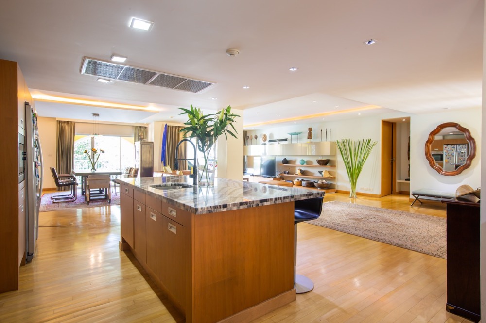 For SaleCondoSukhumvit, Asoke, Thonglor : Pet Friendly - SELL : 30,300,000 THB  (3 Bed 303 Sqm) Transfer 50/50 @BTS Thonglor