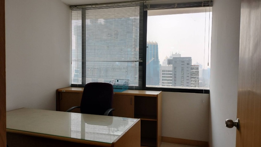 For RentOfficeKhlongtoei, Kluaynamthai : Owner Post >> Office for rent, Lumpini Building, Rama 4, area almost 300 sq m.