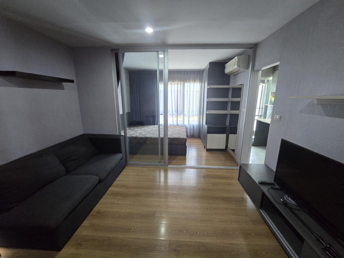 For RentCondoChaengwatana, Muangthong : Hallmark Condo Chaengwattana, room size 30 sq m, 7,000 baht per month, beautifully decorated room, modern style, Building B, 2nd floor, corner room