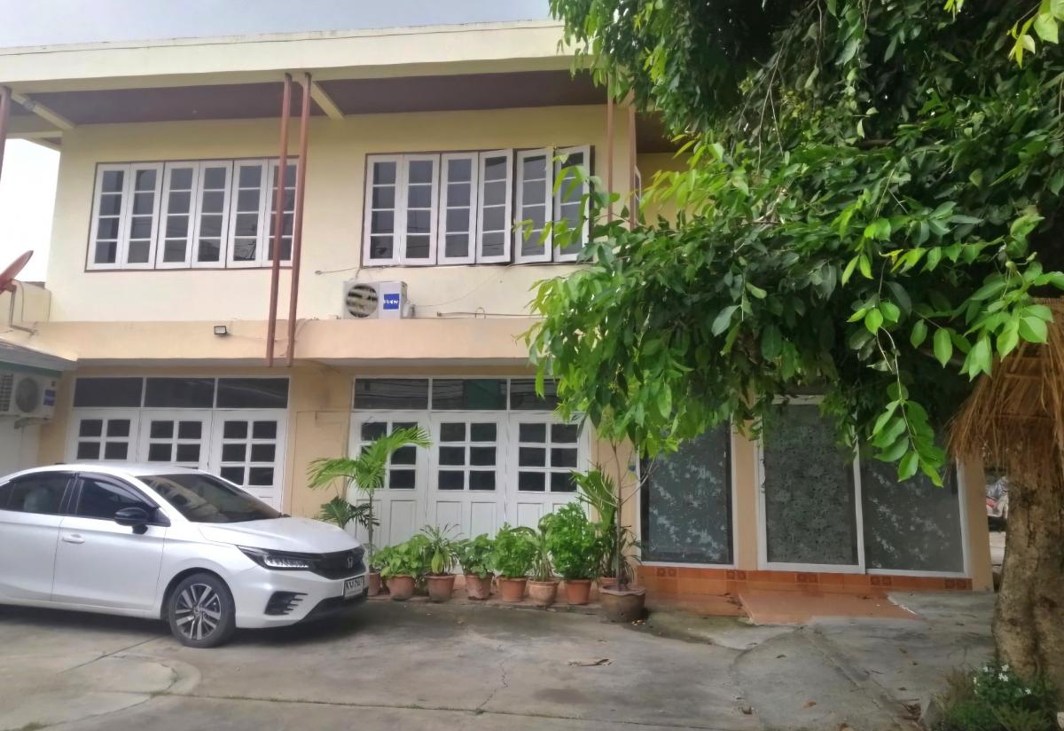 For RentHouseRatchadapisek, Huaikwang, Suttisan : For rent!! Urgent 2-storey detached house, 250 sq m., Sutthisan Road, near the 20 June intersection. Can leave Lat Phrao 48