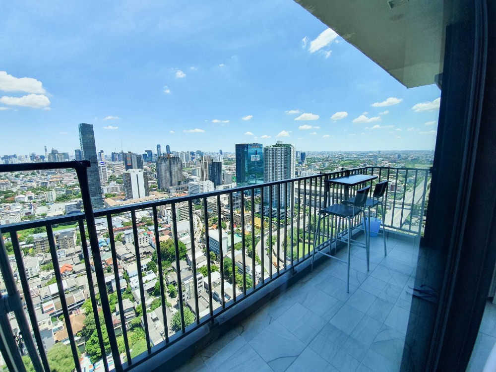 For SaleCondoSukhumvit, Asoke, Thonglor : [For Sale] C Ekkamai Newly Renovate 2 Balconies Breezy Corner Unit