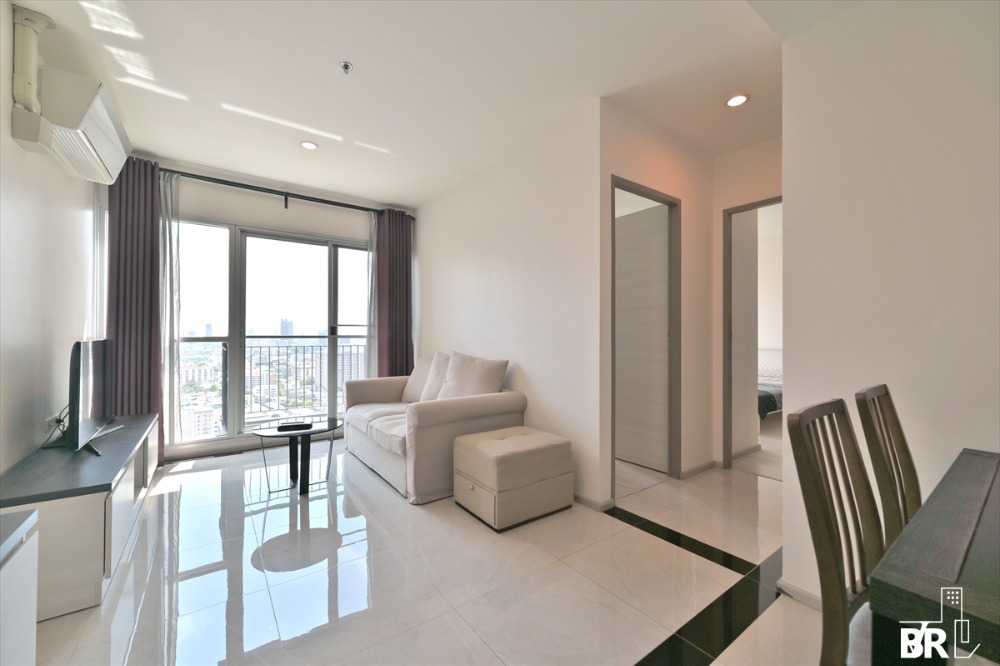 ขายคอนโดรัชดา ห้วยขวาง : ขายด่วน Life Ratchadapisek				2 bedrooms	2 bathrooms	56 sq.m	 เพียง 5,590,000