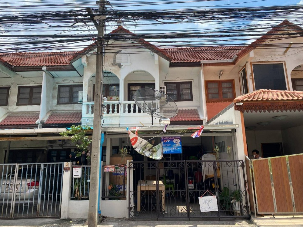 For SaleTownhouseNawamin, Ramindra : Townhouse for sale, 2 floors, Nawamin 111, Nawamin Road, near The mall Bangkapi, near the Ekamai-Ramintra expressway, along the Kaset-Nawamin expressway.