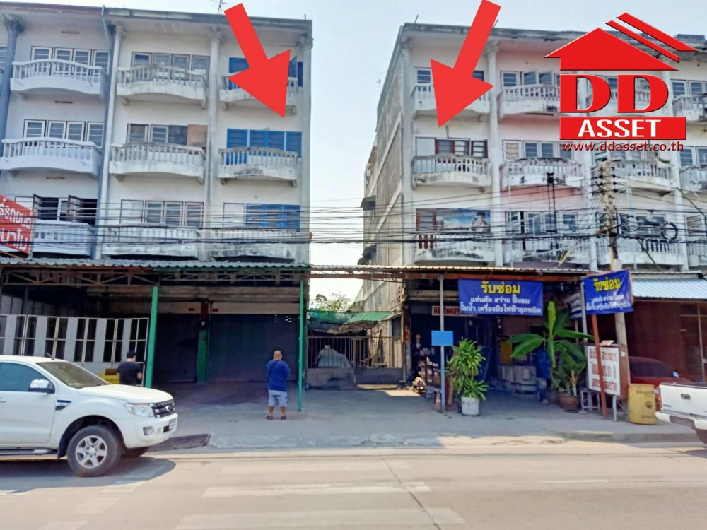 For SaleShophousePathum Thani,Rangsit, Thammasat : Building for sale, commercial building, 2 booths, 4 floors, corner room, next to Nimitmai road, only 1 km. off Lam Luk Ka road, ready to do business, beautiful location