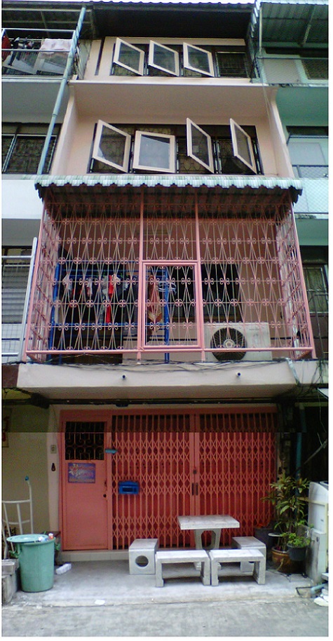 For SaleShophouseRamkhamhaeng, Hua Mak : Cheap sale, Ramkhamhaeng University dormitory, opposite the Book Center, Ramkhamhaeng University, very good location, Orange Line BTS