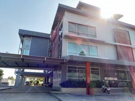 For SaleOfficeNawamin, Ramindra : Cheap sale, office building - Watcharaphon Bangkhen (near 5 Watcharaphon intersection 750 m. + near the expressway 950 m.) # 5 floors high with a lift 400 sq m. 3500 sq m.