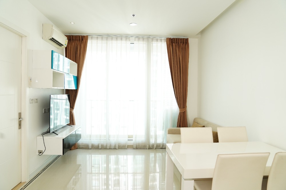 ให้เช่าคอนโดพระราม 9 เพชรบุรีตัดใหม่ RCA : Owner - For rent TC Green Rama 9 Floor 22 Size 40 SQ.M. Corner Unit north view