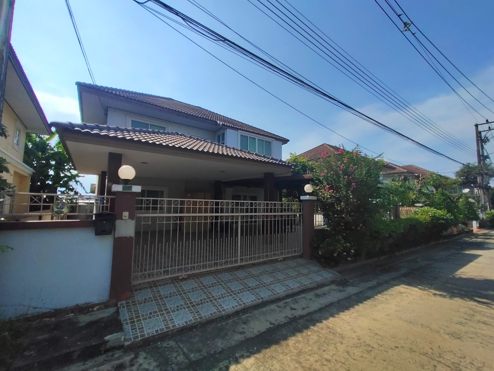 For SaleHousePathum Thani,Rangsit, Thammasat : Cheap single house for sale, Sarocha Garden View, Hathairat, Lam Luk Ka, area 72 sq m, main road, beautiful house, additions, good value, great price, location Lam Luk Ka, ring road, close to the expressway.