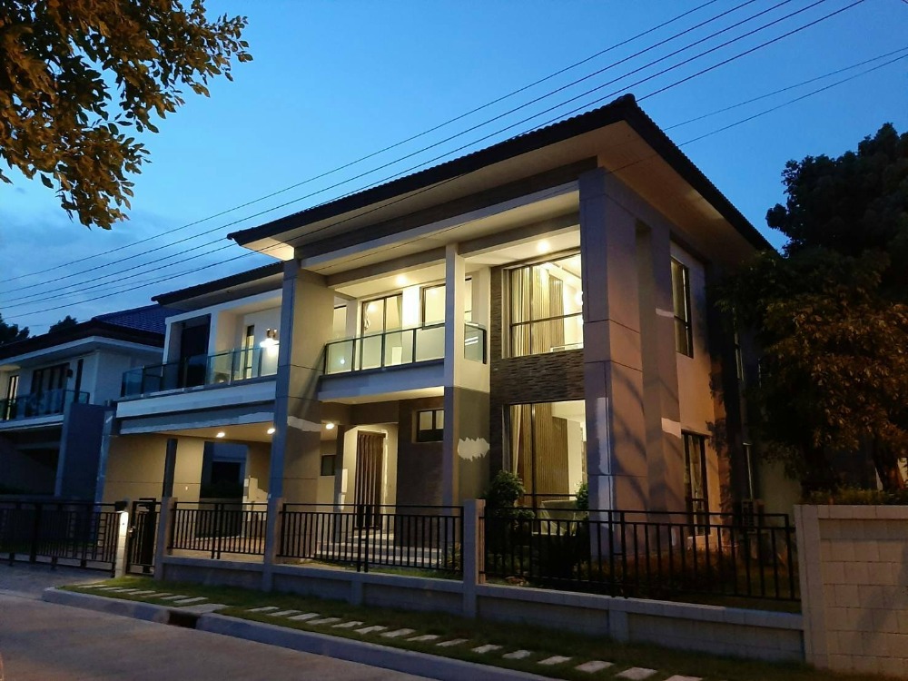 ให้เช่าบ้านอ่อนนุช อุดมสุข : For Rent Single House ฺBrand new 2 strories 5 Bedrooms 6 Bathrooms The City Pattanakarn Onnut 70/1 , Corner Unit