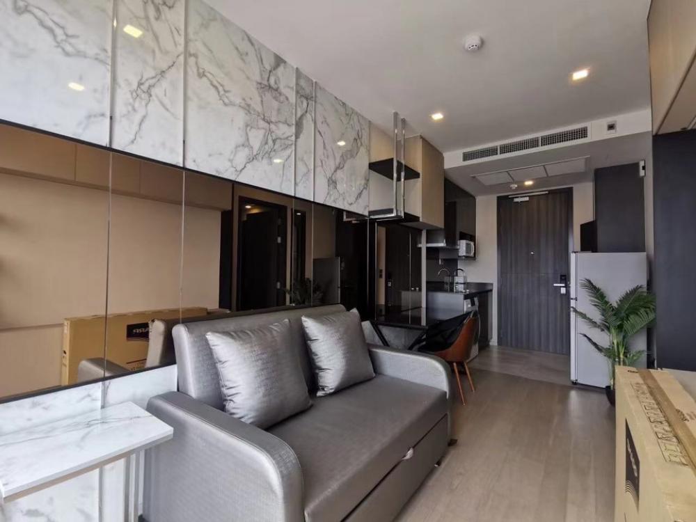 For RentCondoSukhumvit, Asoke, Thonglor : Luxury condo Ashton Asoke next to Sukhumvit/Asoke BTS, high floor, beautiful view.