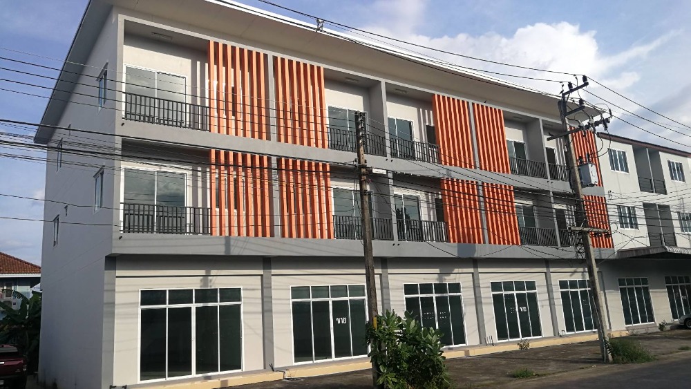 For SaleShophousePathum Thani,Rangsit, Thammasat : Commercial building 7unit for sale in Hatairat commercial 3-stoey for sale Start 3.99 Million bath