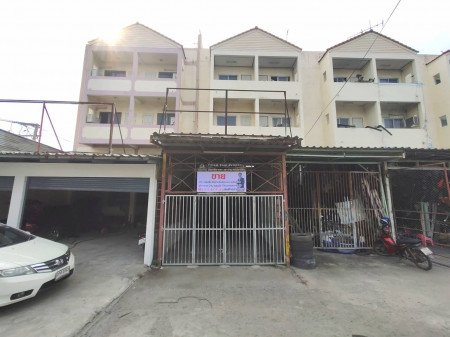 For SaleShophousePathum Thani,Rangsit, Thammasat : Selling cheap, commercial building, Khlong Sam, 20 sq.w., 3 and a half floors, with a roof deck, next to Yothikan Khu Khot Road - Khlong Luang, Khlong Sam location, Khlong Luang.