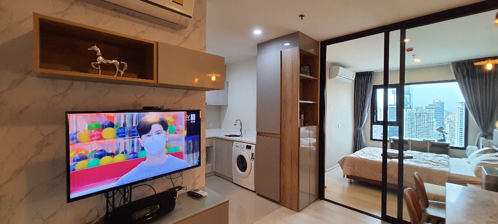 For RentCondoRama9, Petchburi, RCA : Life Asoke 36 sq m, 2 bedrooms, 1 bathroom, high floor, very beautiful view, can live in 2 -3 people, divided by 3, 7,000 baht per person