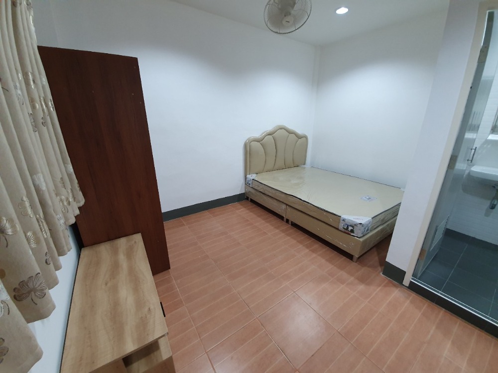 For RentShophouseBang kae, Phetkasem : 3,500 baht/month The Corner ONE Petchkasem 42 new dormitory (near Siam University) with air conditioning, basics, BTS-MRT Bang Wa +near Siam University, Phayathai 3 Hospital, Petchkasem, Talat Phlu