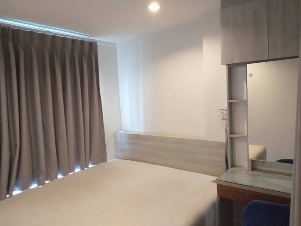 For RentCondoPattanakan, Srinakarin : For rent!!! Lumpini Place Srinakarin-Hua Mak, size 27 sq m., Building B, 7th floor, price 10,000 baht, with furniture and appliances.