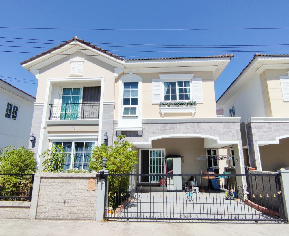 For SaleHouseLadkrabang, Suwannaphum Airport : Selling twin houses Golden Neo Bangna-Suan Luang, 136 sq m. 36 sq wa, new condition, with full set of furniture and electrical appliances. move in immediately