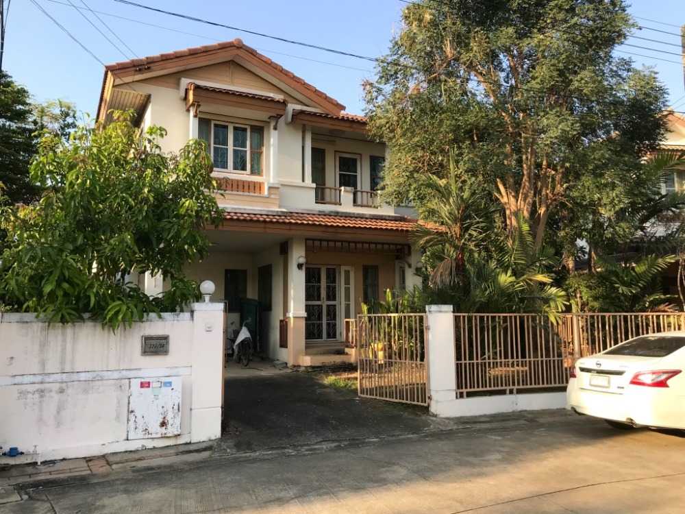 For SaleHousePathum Thani,Rangsit, Thammasat : Detached house Chaiyapruek 1, next to 345 road, located at the beginning of the project, 69 sq m., good condition, ready to move in.