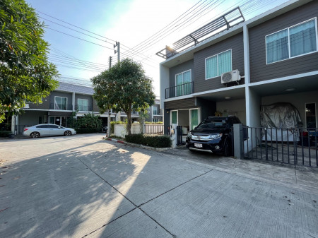 For SaleTownhousePathum Thani,Rangsit, Thammasat : Townhome for sale, The Colors Rangsit, Khlong 4, 118 sq m, 34 sq wa, the corner very special unit, best price