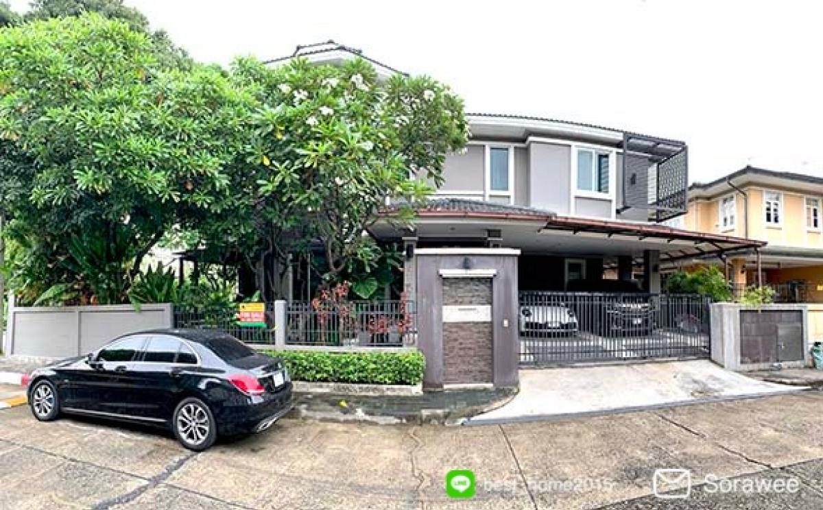 For SaleHouseLadkrabang, Suwannaphum Airport : House for sale, Golden Nakara, On Nut 65, near the Bangkok-Chonburi motorway, only 5 minutes.