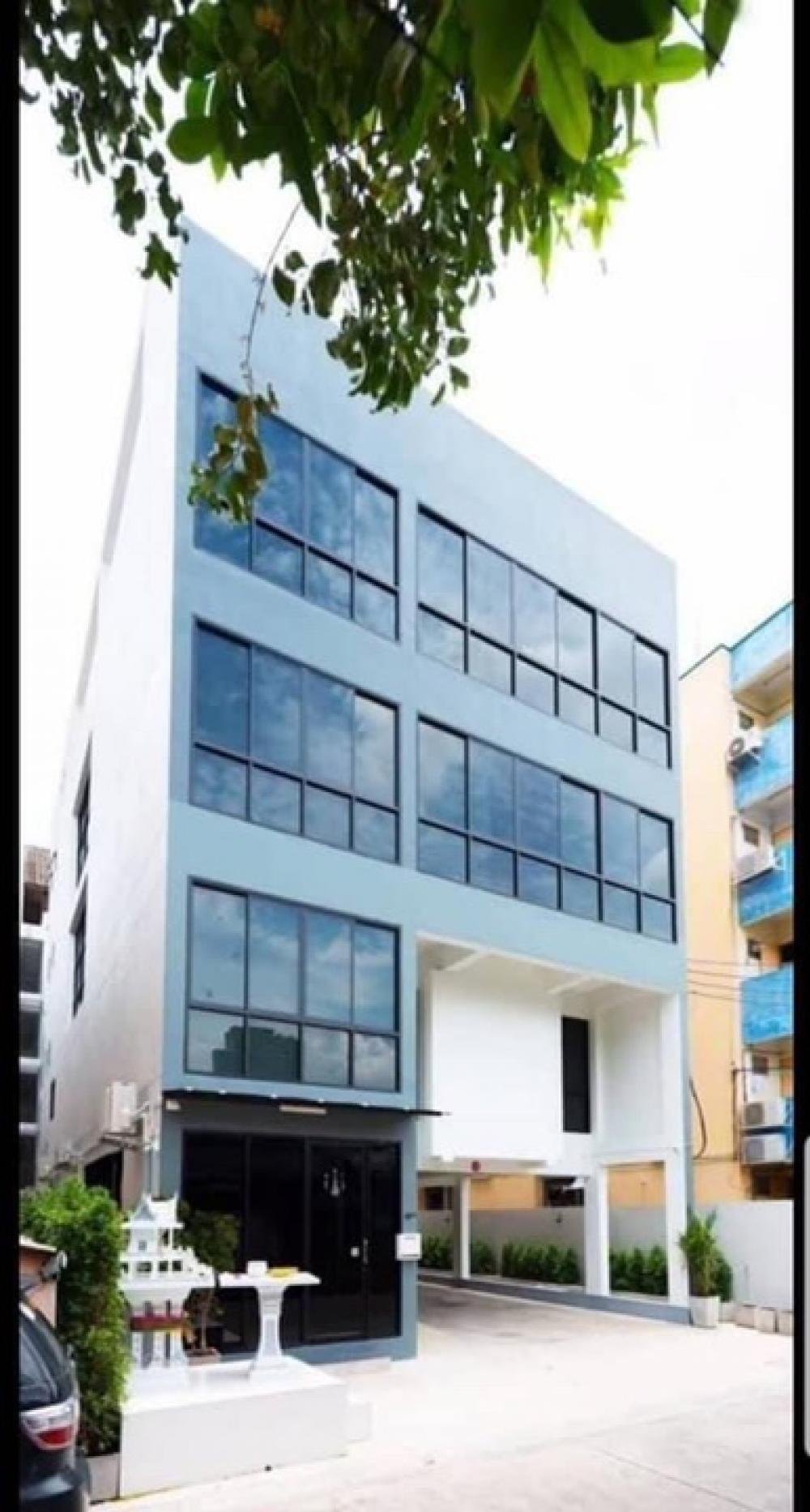 For RentShophouseRatchadapisek, Huaikwang, Suttisan : 📌 5-storey commercial building, Ratchadaphisek / Commercials building for rent / with elevator + 7 car parks