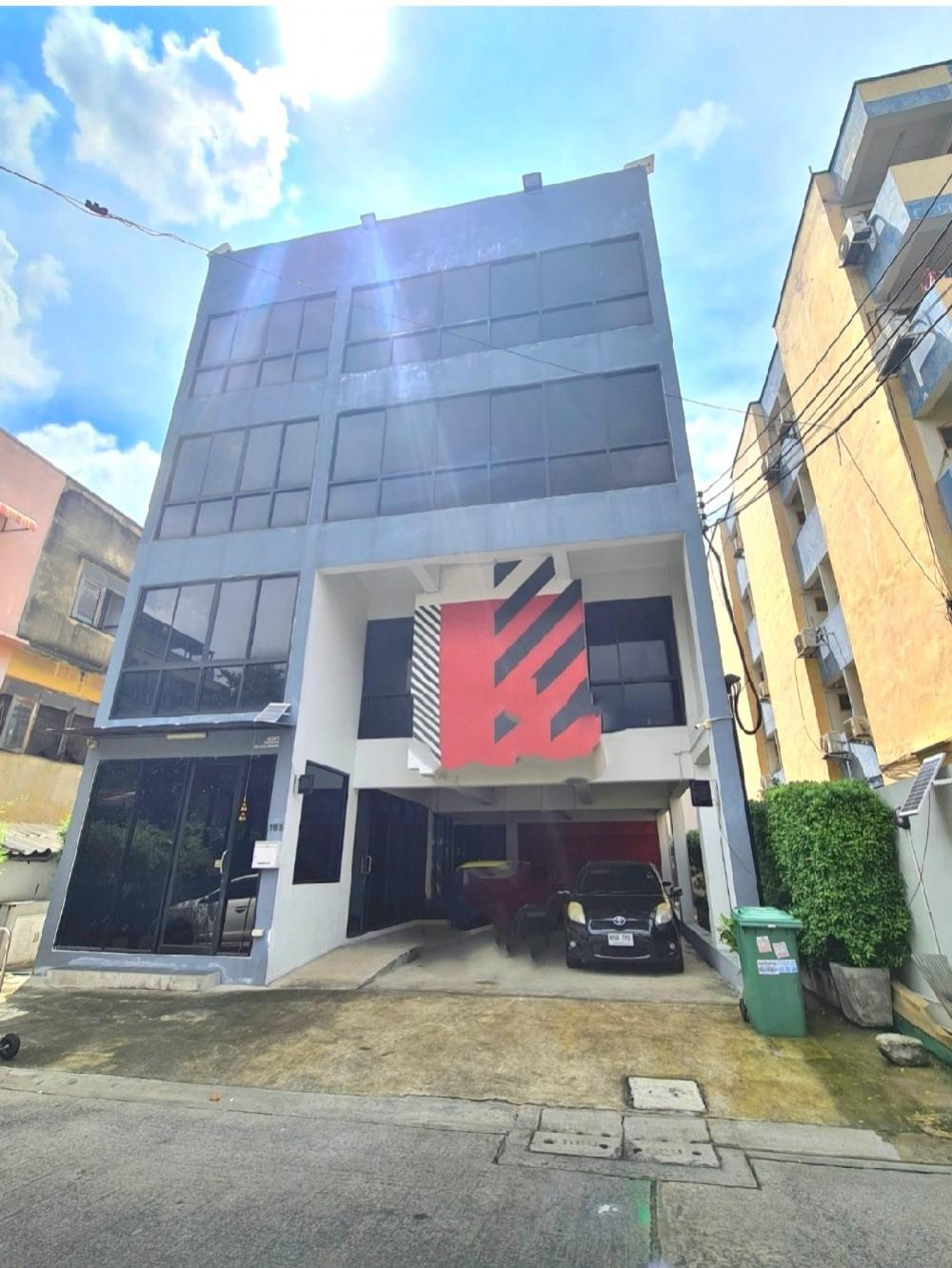 For RentOfficeRatchadapisek, Huaikwang, Suttisan : ⭐️⭐️⭐️For rent: 5-storey stand alone office building with elevator, Ratchada Soi 7