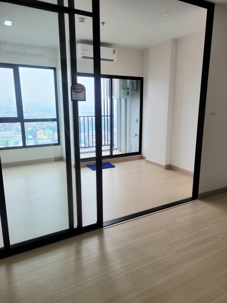 For SaleCondoWongwianyai, Charoennakor : SELL - Ready to live and to transfer (new room)