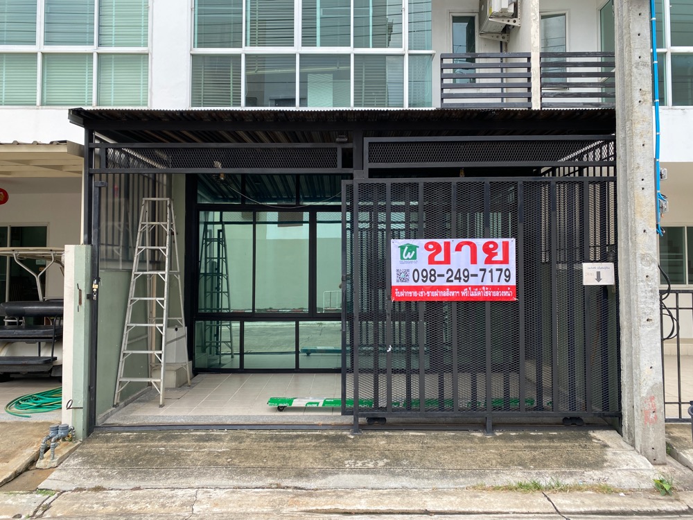 For SaleTownhomePattanakan, Srinakarin : 4-storey townhome, ready to move in, Warodom Place project, Soi Supapong 40 (opposite Seacon Srinakarin), near the Yellow Line train.