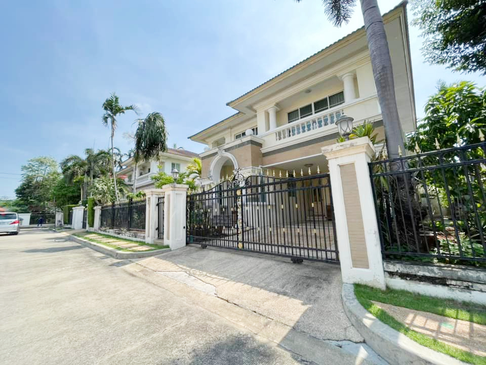 For SaleHouseLadkrabang, Suwannaphum Airport : House for sale, Ladawan Sukhumvit 103 (Udom Suk), Chaloem Phrakiat Rama 9 Road, 300 sq m., size 82 sq m, elegant, good condition, ready to move in.