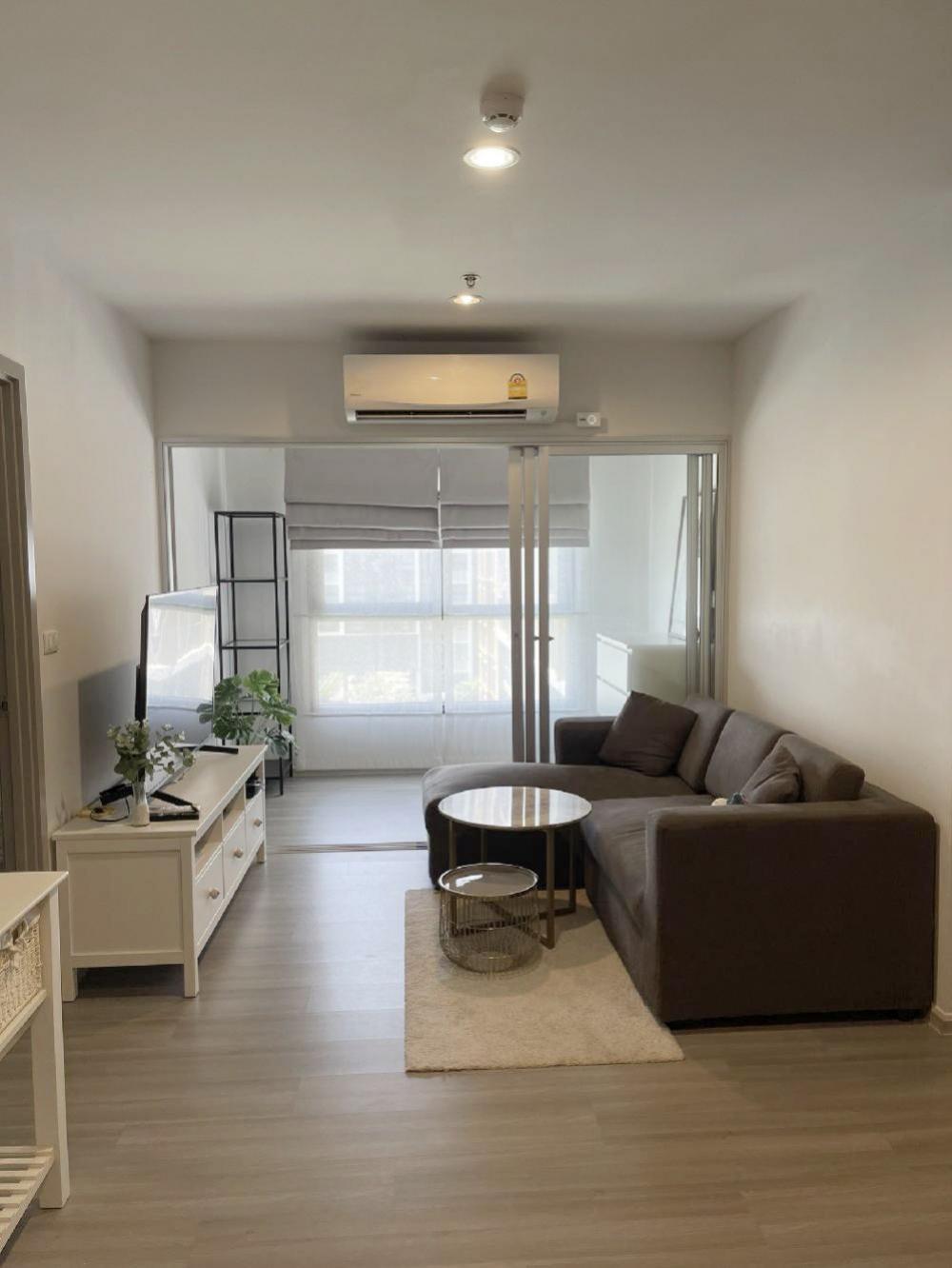 For SaleCondoPinklao, Charansanitwong : The Parkland Charan - Pinklao Condo for sale : 1 bedroom Extra for 45 sqm. on 9th floor.With fully furnished.Next to MRT Bangyikhan.Sale only for 4.39 MB. Negotiable for serious clients only.