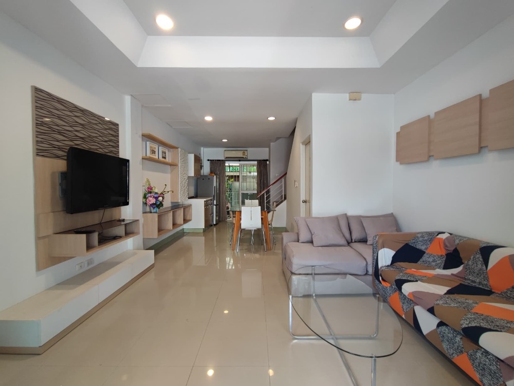 For RentTownhouseRamkhamhaeng, Hua Mak : House for rent in the middle of the city, The Paris, Soi Krungthep Kreetha 7, townhome, 3 floors.