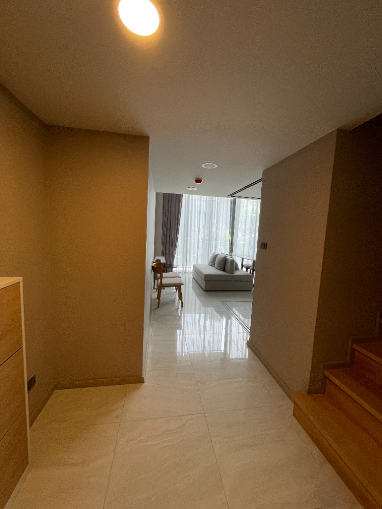 For SaleCondoSukhumvit, Asoke, Thonglor : Condo for sale, Townhouse Asoke, 2nd floor, usable area 59.97 sq m, LOFT room, 1 bedroom, 1 bathroom, Low Rise condo, Japanese style, in Soi Sukhumvit 23, away from BTS Asoke & MRT Sukhumvit 600 meters, quiet atmosphere. Surrounded by green space