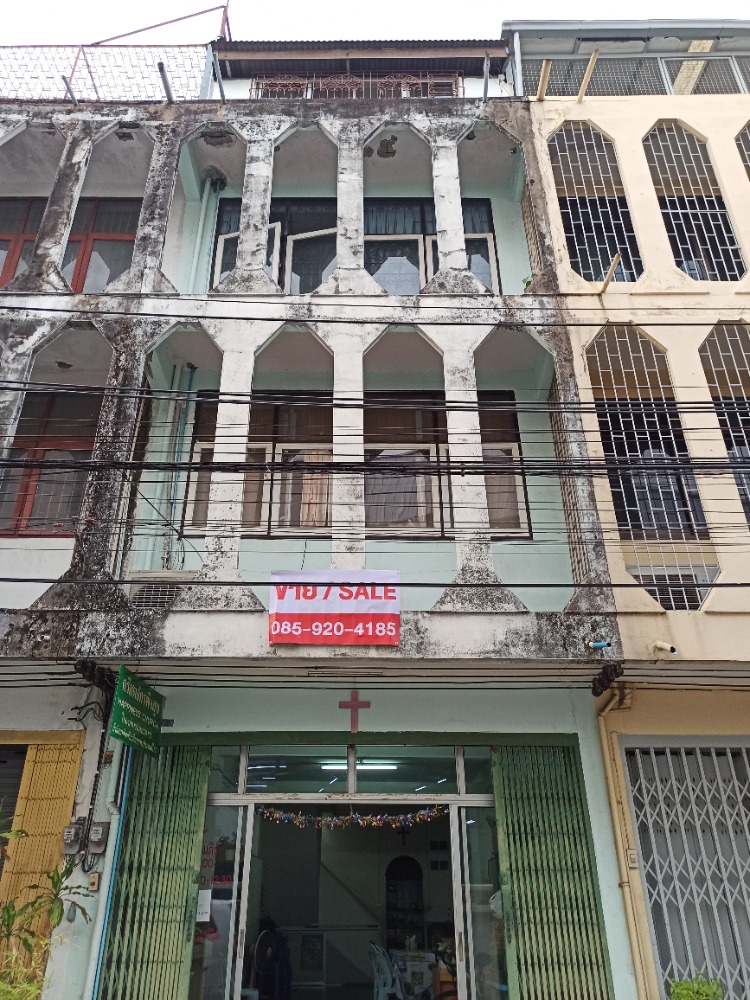 For SaleShop HouseOnnut, Udomsuk : Commercial building for sale, 4 and a half floors, located in the heart of the city Soi Pridi Banomyong 9 Sukhumvit 71