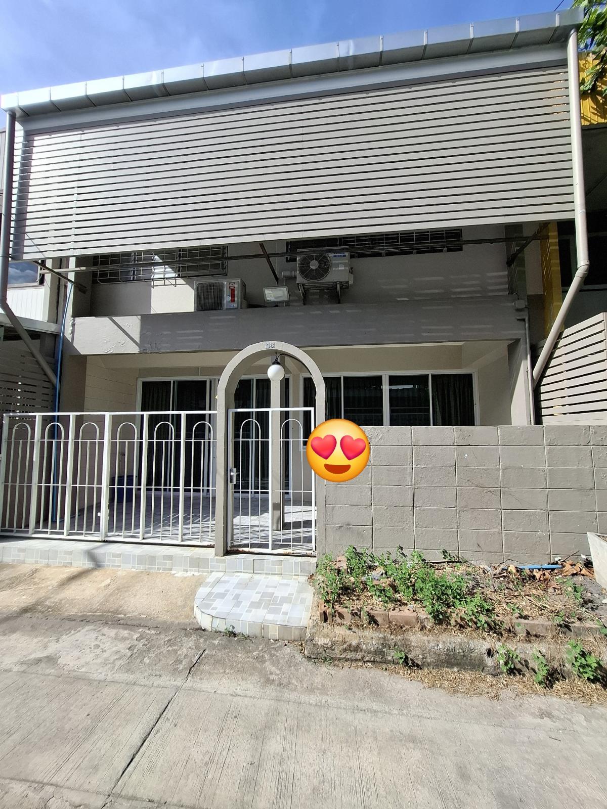 For RentTownhouseBang Sue, Wong Sawang, Tao Pun : Townhouse for rent, 2 floors, 28 square wa. Prachachuen Road / along the canal. near Prachanukun intersection Rent 19,000/month