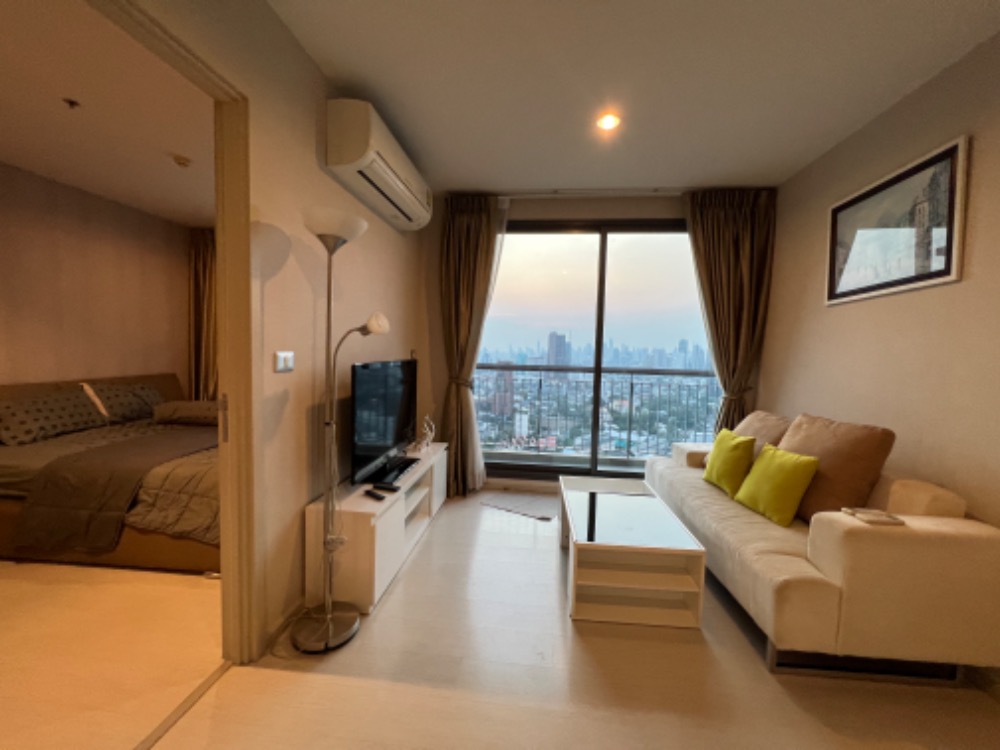 For RentCondoSukhumvit, Asoke, Thonglor : for rent Rhythm 42 1 bed 48sqm high floor !!