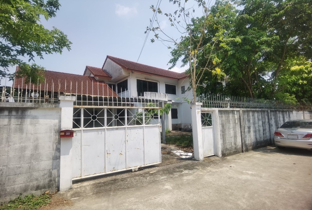 For RentHouseRathburana, Suksawat : For rent/sale, single house, area 213 sq m, Soi Suk Sawat 30, Intersection 4, near the expressway, can exit on Rama 2, Pracha Uthit, Phuttha Bucha or Suk Sawat - ER-210220