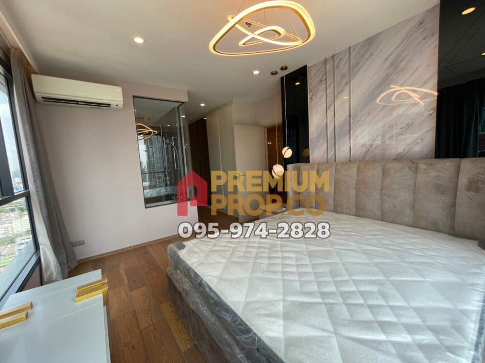 For RentCondoRatchathewi,Phayathai : Q chidlom Condo for rent, 2 bedrooms, 2 bathrooms, size 63.69 sq m., ceiling height 3.10 m., room decorated in luxurious modern style. with built-in and full set of furnitures. Ready to move in.