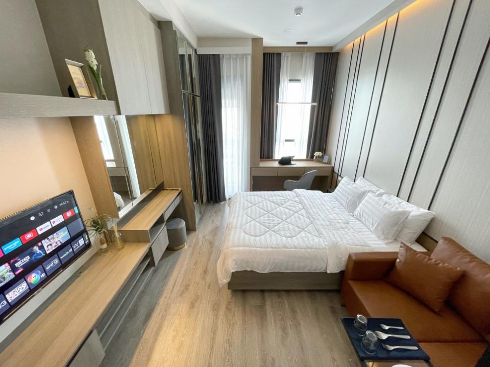 For SaleCondoOnnut, Udomsuk : [Owner Post] Sale with tenant for 2 ​​year contract! Knightsbridge Prime On Nut, Studio Corner 24 SqM. Enclosed kitchen, Unit 1804, Beautifully furnished!