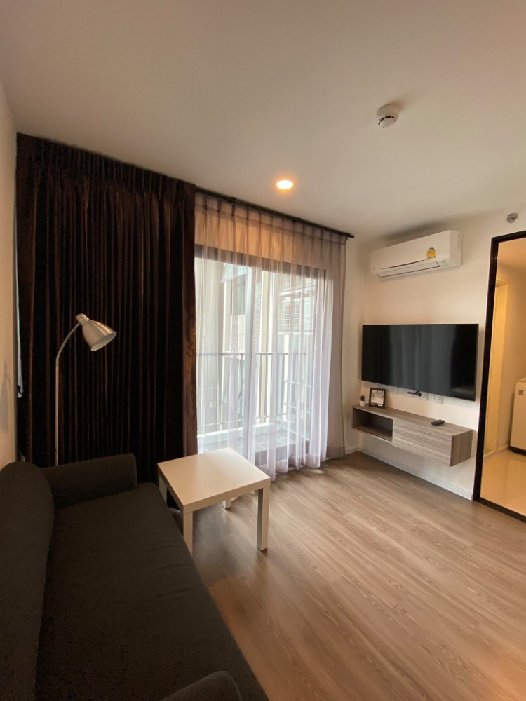 For RentCondoVipawadee, Don Mueang, Lak Si : Rent a condo with The Origin PHAL-SAPHANMAI. Near the BTS Skytrain Station, full view of the pool, wide balcony