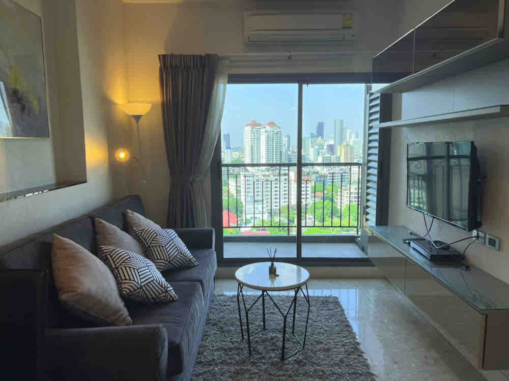 For RentCondoSukhumvit, Asoke, Thonglor : For rent The Crest Sukhumvit 34, high floor, beautiful view, wide balcony.