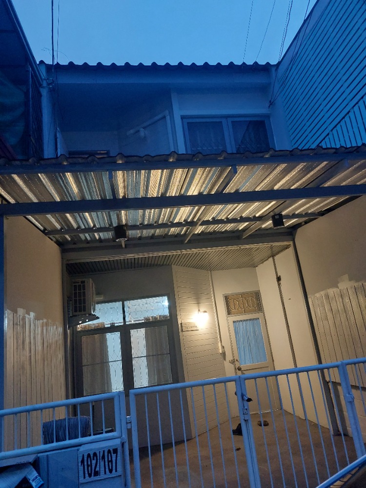 For RentTownhouseVipawadee, Don Mueang, Lak Si : 2 storey townhome for rent New renovation, beautiful, 20 sq m., on Songprapha 13 road, near Robinson Srisamarn Rent 10,000/month