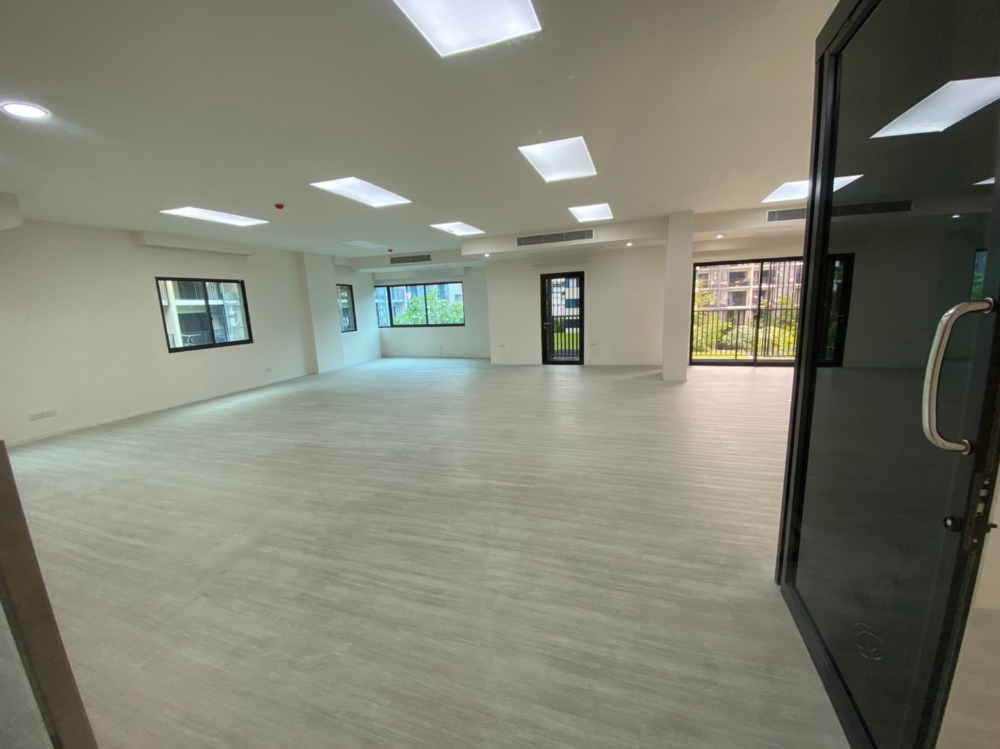 For RentOfficeSathorn, Narathiwat : Office for Rent @ Sathorn BTS Surasak 140 Sqm.