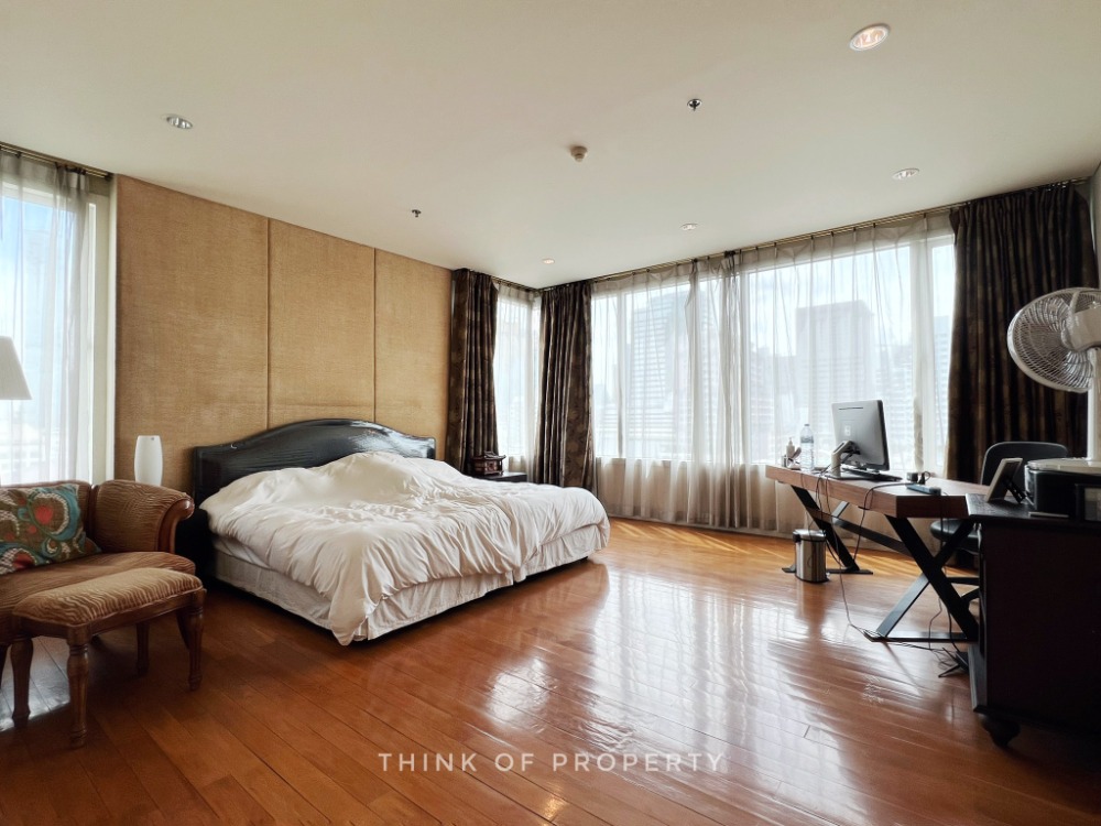 For RentCondoSilom, Saladaeng, Bangrak : ⭐️ Room For [ Rent / Sale ] [ The Royal Saladaeng ], spacious and luxurious apartment suites / Fully furnished 3 Bedroom 3 Bath, situated right in the center of Bangkok Silom, within walking distance to MRT Silom and BTS