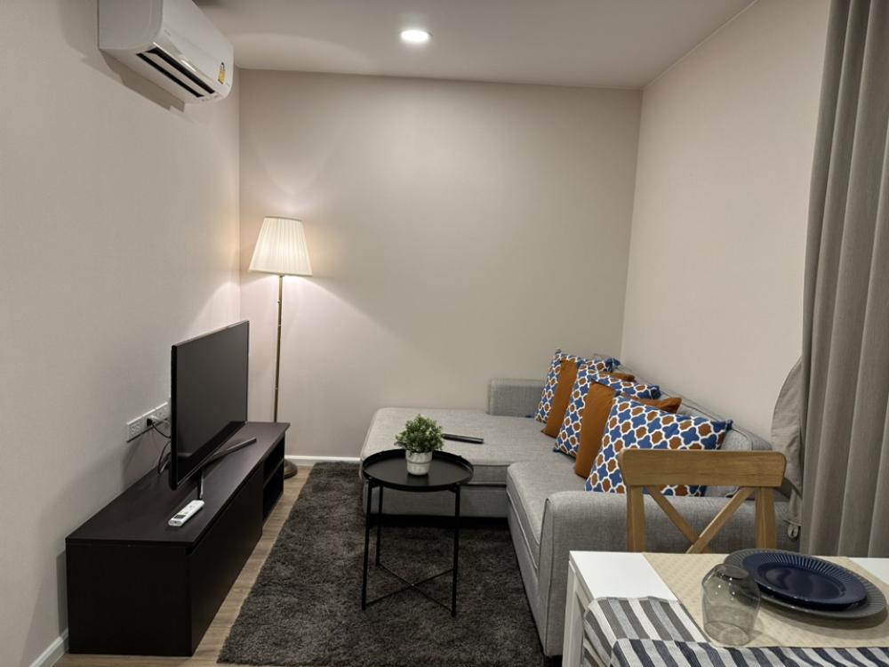 For RentCondoSathorn, Narathiwat : The teak condo SATHORN lumpini For rent -From MRT Lumpini 850 M has a shuttle bus to pick up and drop off -fully furnished with electrical appliances ready to move in -convenient by traveling by car 2.4 Km to Sathorn Square 5.7 Km to Central Rama 3 4 Km t