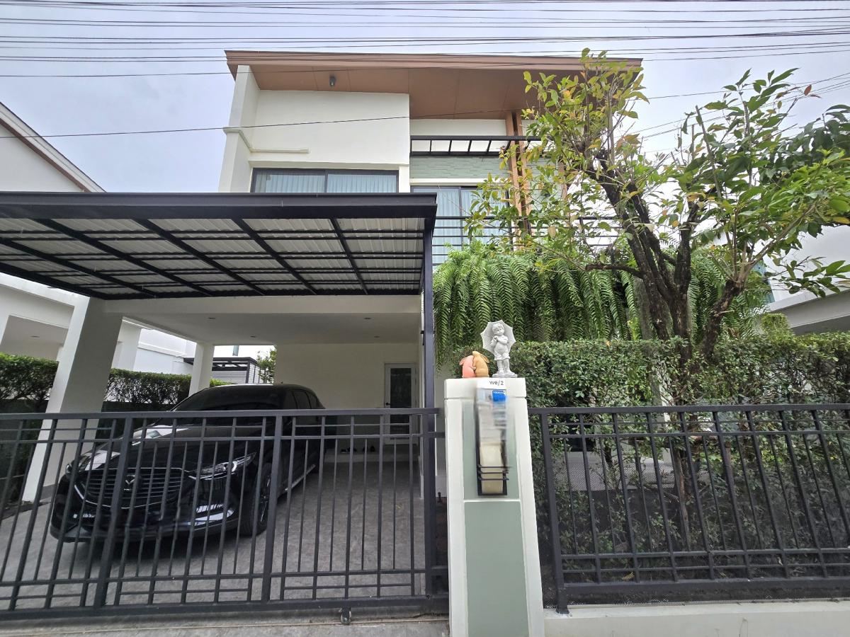 For RentHouseLadkrabang, Suwannaphum Airport : For rent 2 storey house Modern style, 56 sq m. Located on Chaloem Phrakiat Rama 9 Road, near Seacon Square - Paradise Park. Rent 30,000/month